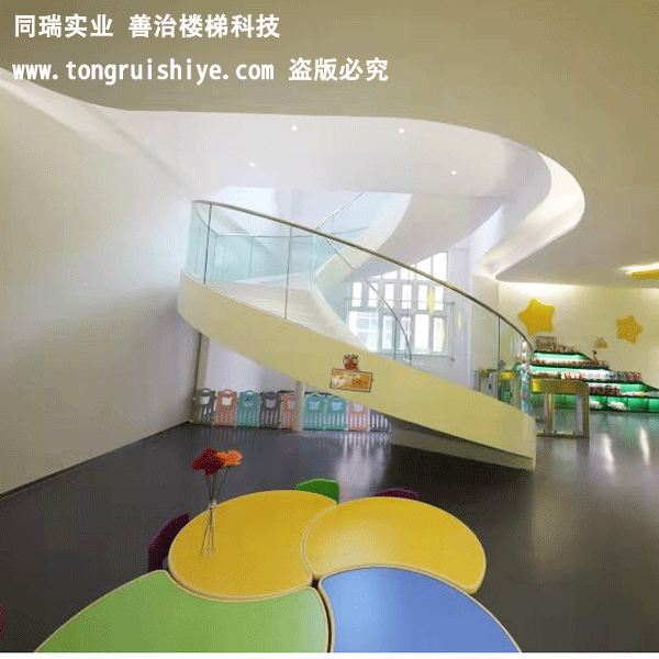 济宁-钢结构弧形玻璃楼梯